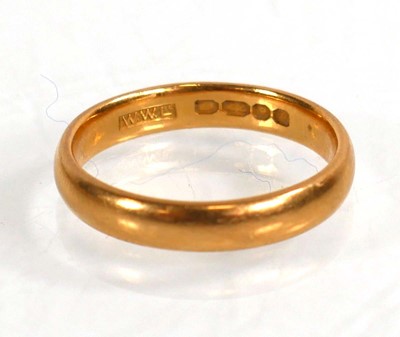 Lot 566 - A 22ct yellow gold wedding band, London 1967,...