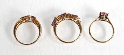 Lot 576 - A 9ct yellow gold crossover ring set three...