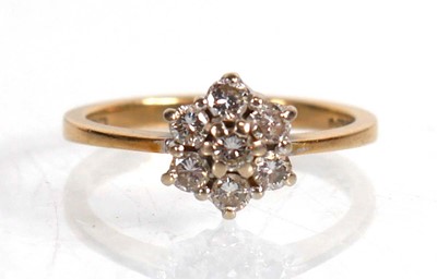 Lot 581 - An 18ct yellow gold cluster ring set seven...