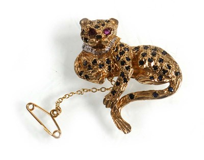 Lot 586 - A 9ct yellow gold brooch modelled as a cheetah...