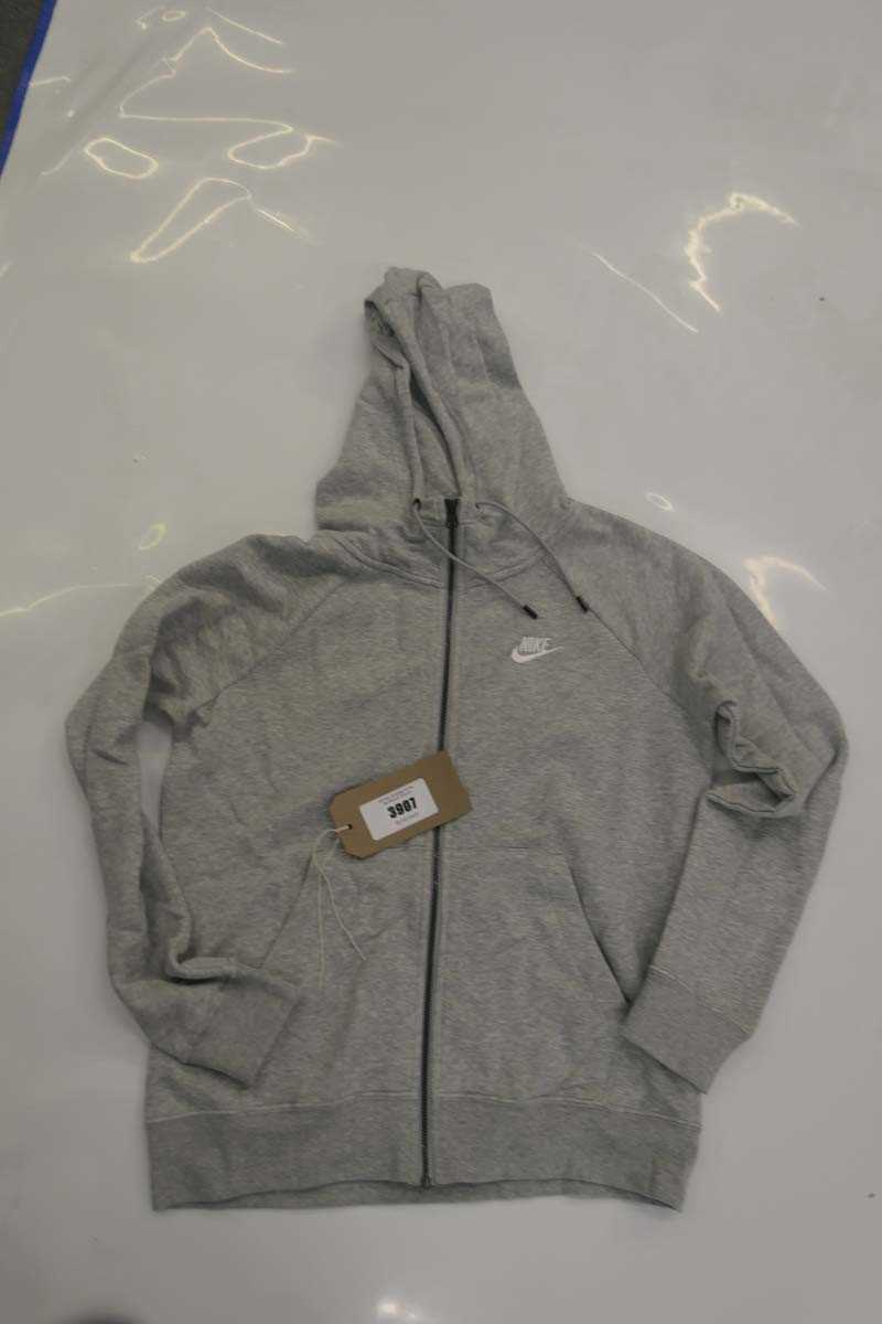 Lot 3907 - A bag containing 5 Nike hoodies in various styles