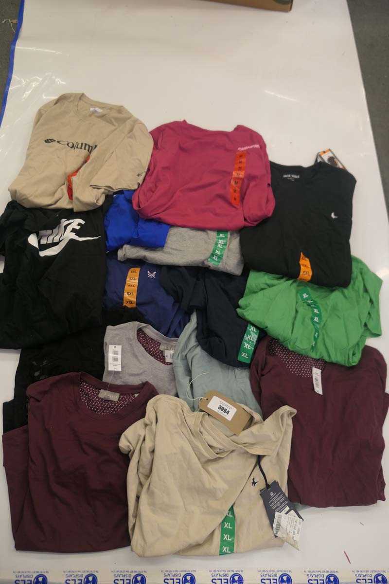 Lot 3964 - A bag containing 15 mixed t-shirts to include...