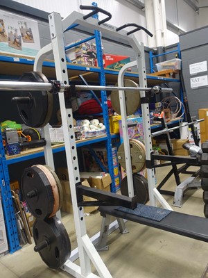 Lot 3008 - Squat rack/pull up bar with safety arms,...