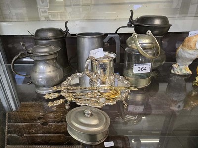 Lot 364 - A small assortment of metalware to include...