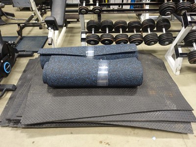 Lot 13 heavy duty gym mats and 2 deadlift mats