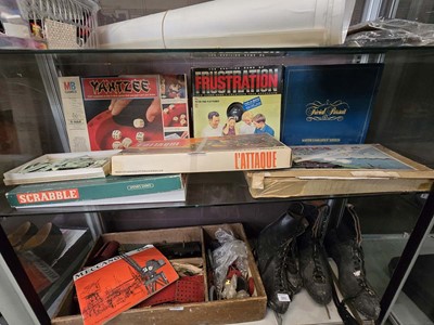 Lot 389 - An assortment of 20th century boxed games to...