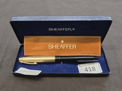 Lot 418 - A Sheaffer pen in presentation box with nib...