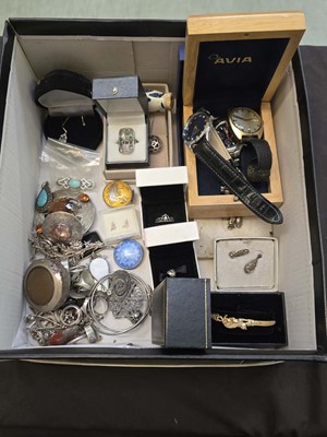 Lot 423 - A box containing a large quantity of mainly...