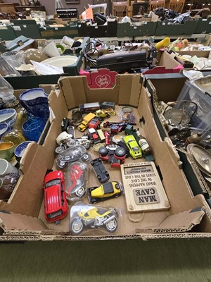 Lot 432 - A tray containing die cast cars, motorbikes,...