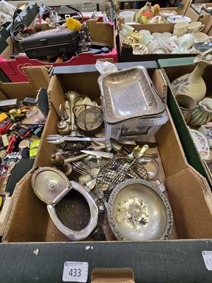 Lot 433 - A tray of assorted plated ware to include...