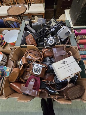 Lot 447 - Two trays of old cameras by various makers