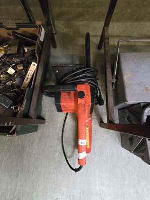 Lot 466 - An electric chainsaw