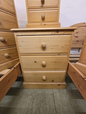 Lot 31 - A modern pine chest of three drawers