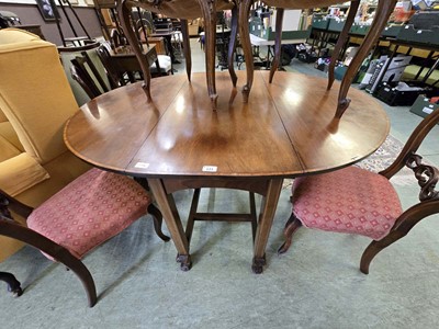 Lot 121 - A late 19th century mahogany drop leaf table