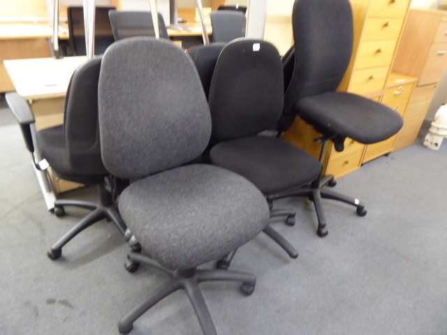 Lot 77 - 6 assorted black and charcoal cloth chairs, 2...