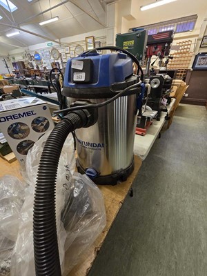 Lot 163 - An Hyundai vacuum cleaner