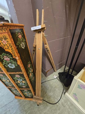 Lot 177 - A wooden artist's easel