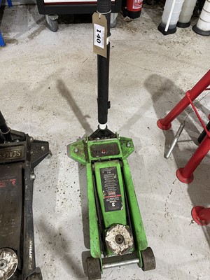 Lot 140 - Sealey 3 tonne green hydraulic jack with Super...