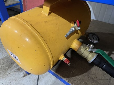 Lot 159 - High pressure tyre inflator / blaster