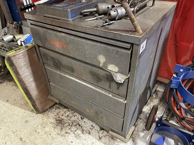 Lot 51 - Mobile 4 drawer engineers cabinet containing a...