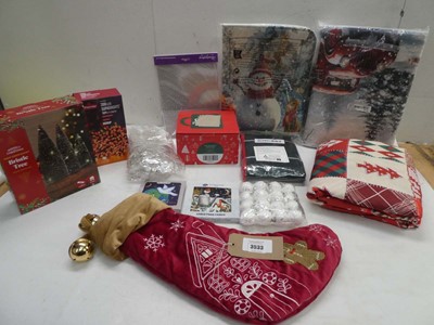 Lot 3533 - Christmas duvet set, bath mats, stocking, LED...