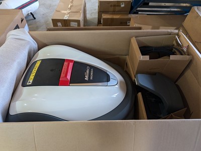 Lot 281 - Honda Miimo Hrn3000 robotic lawn mower with...