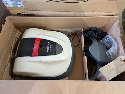 Lot 284 - Honda Miimo Hrn310 A1 robotic lawn mower with...