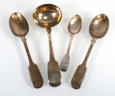 Lot 392 - A George III silver fiddle pattern sauce ladle,...