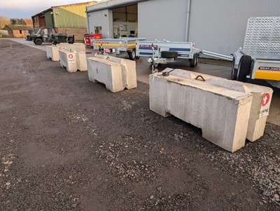 Lot 532 - Twelve 1.5m concrete security blocks (Not to...