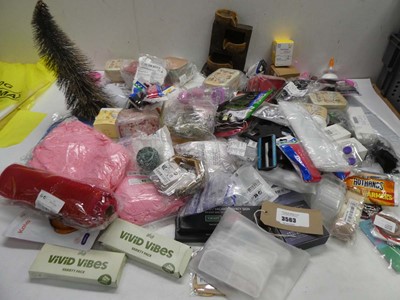 Lot 3563 - Large bag of assorted household sundries