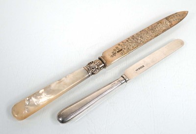 Lot 425 - An Edwardian silver bladed bread knife with...