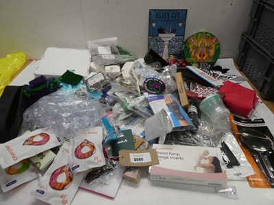 Lot 3565 - Large bag of assorted household sundries