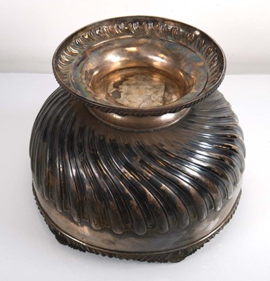 Lot 427 - A Victorian silver punch bowl with gadrooned...