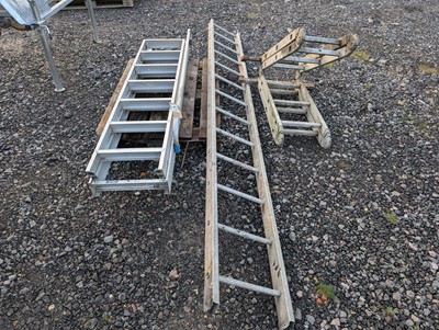 Lot 515 - 3 assorted aluminium ladders