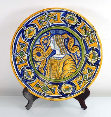 Lot 332 - An Italian majolica charger decorated with a...