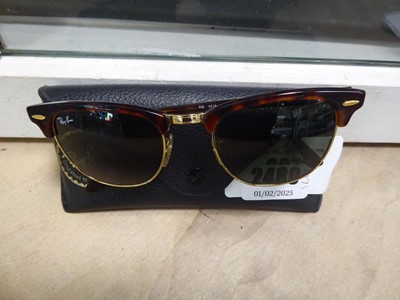 Lot 2480 - Ray-Ban RB3016 sunglasses with case