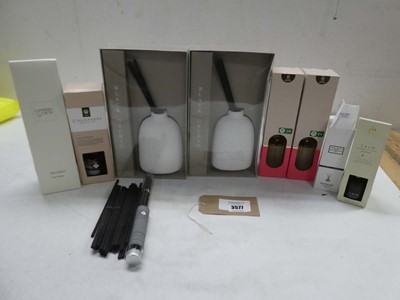 Lot 3577 - Selection of diffuser sets