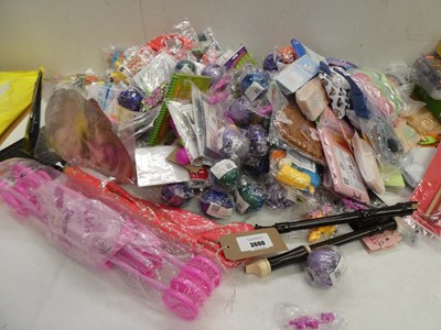 Lot 3600 - Large bag of novelty toys, building blocks,...