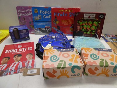 Lot 3616 - 2 Sculpd pottery for kids kits, Convertible...