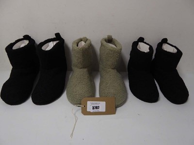 Lot 3787 - 3 pairs of The Oodie slipper boots of sizes...