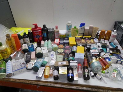 Lot 3634 - Large bag of toiletries including hair...