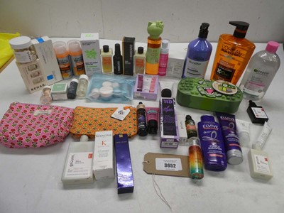 Lot 3652 - Selection of branded toiletries including...