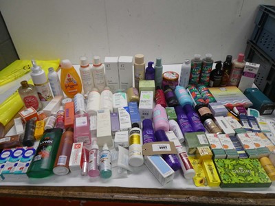 Lot 3662 - Large bag of toiletries including hair...