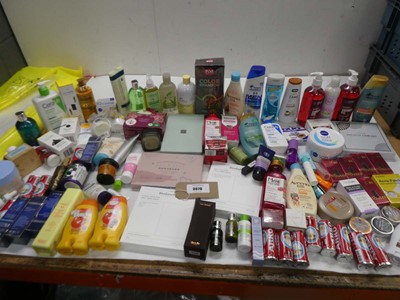 Lot 3670 - Large bag of toiletries including shaving foam,...