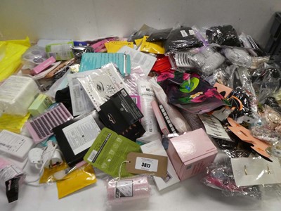 Lot 3677 - Large bag of beauty accessories including...