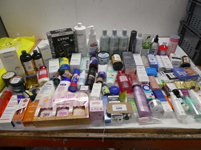 Lot 3685 - Large bag of toiletries including hair...