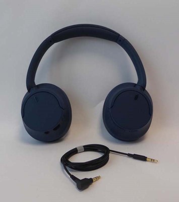 Lot SONY WH-CH720N wireless noise cancelling...