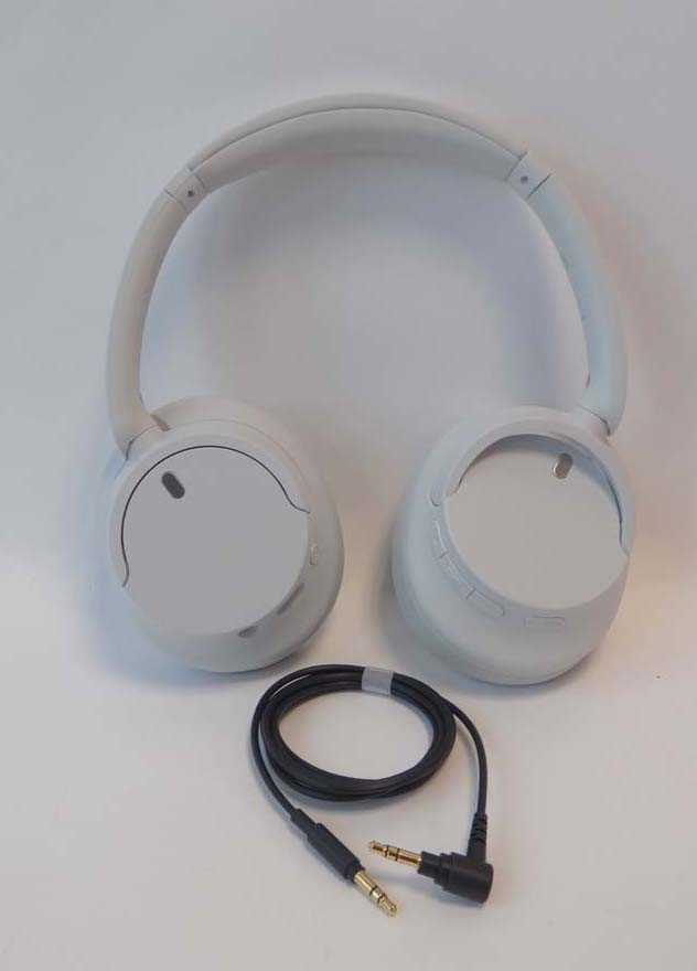 Lot SONY WH-CH720N wireless noise cancelling...