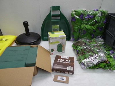 Lot 3739 - Wren nesting box, leaf grabbers, parasol base,...