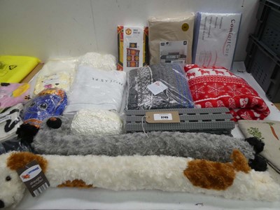 Lot 3745 - Bedding sets, waterproof bed pad, bath mat,...